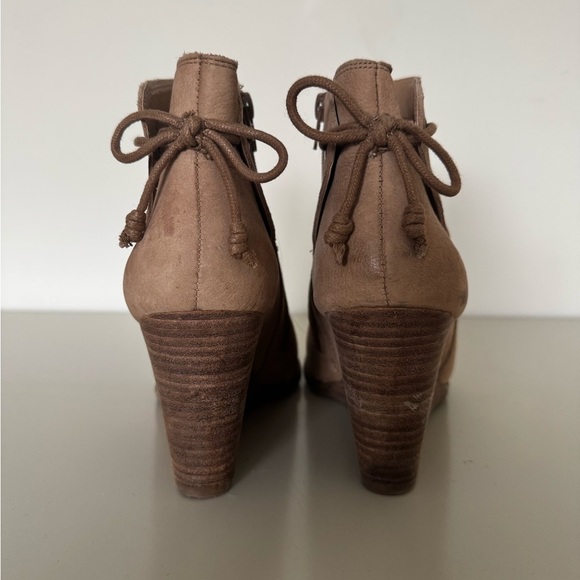 Lucky Brand 8.5 wedge leather booties - Picture 2 of 7